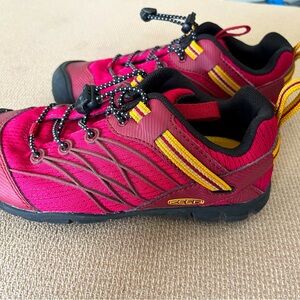 Keen Chandler Boys Hiking Shoe Size 1